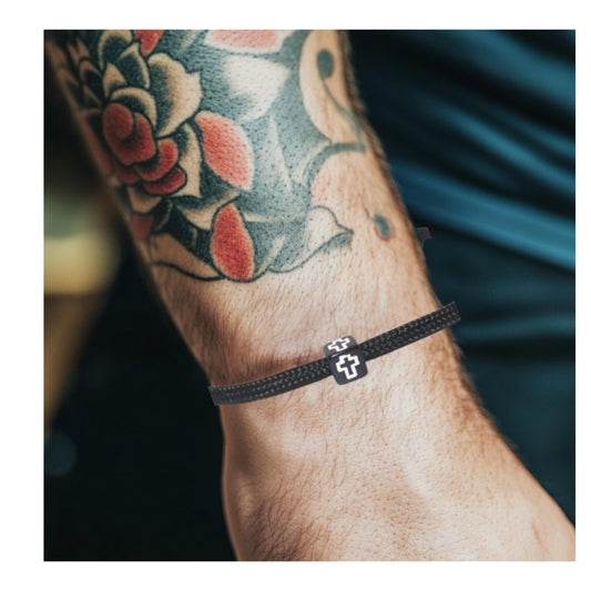 Cross Paracord Bracelet and 1 Corinthians 1:18 scripture note card